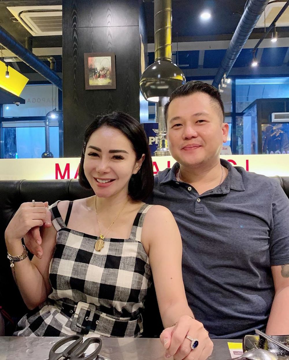 10 Potret Femmy Permatasari & suami, rencana pindah kewarganegaraan