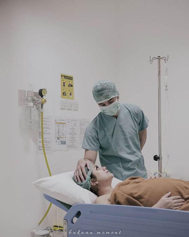Momen 9 pesinetron ganteng temani istri melahirkan, idaman banget