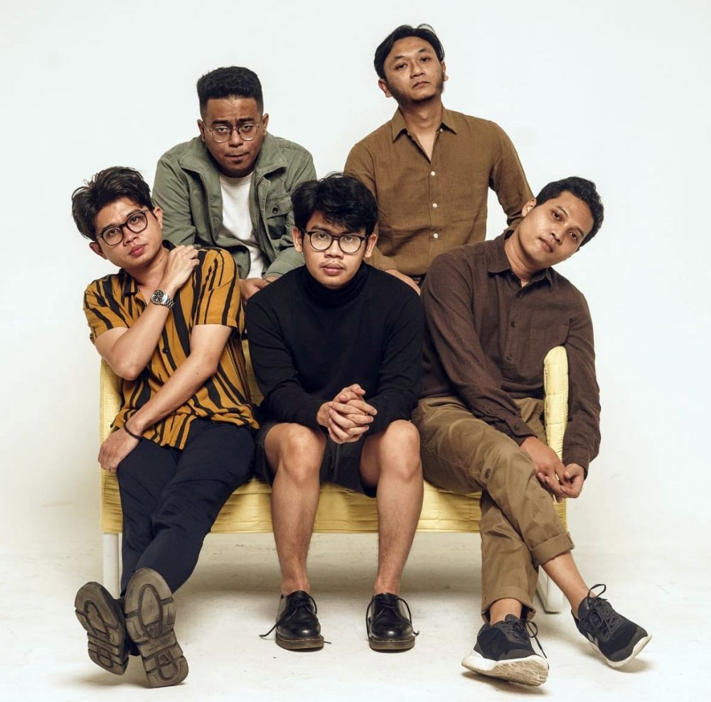 Lagu ini cocok buat kamu yang terjebak rumitnya cinta, jangan baper ya