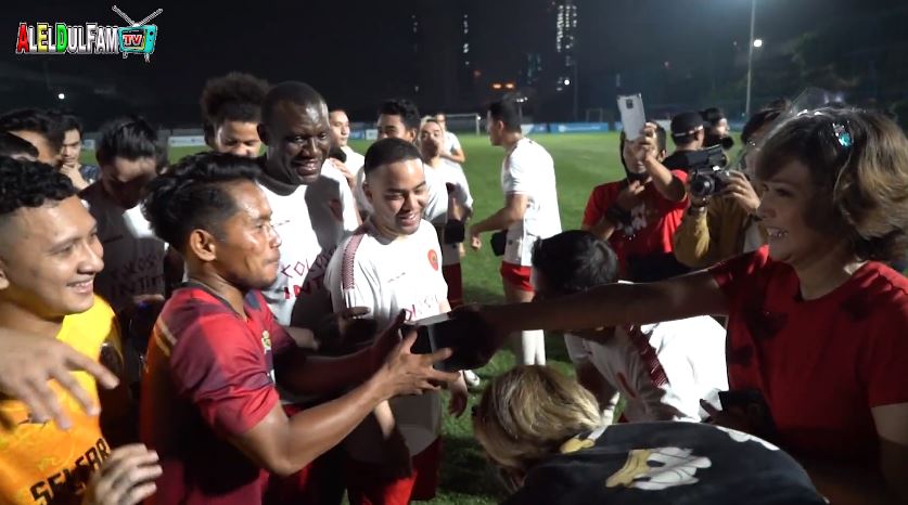 Ultah ke-23, ini 11 momen Al Ghazali bagi hadiah ke tim sepak bola