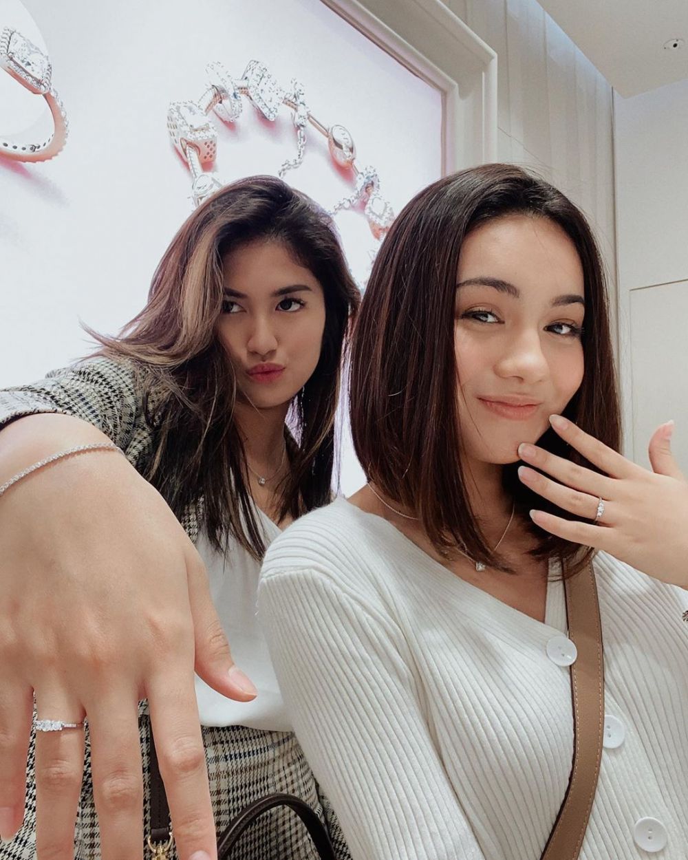 Sahabat dekat, ini 8 potret kebersamaan Ochi Rosdiana & Ersya Aurelia