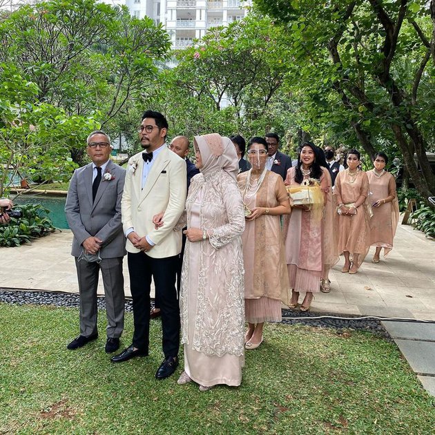 8 Momen pernikahan Sergio Berlino adik Marcella Zalianty, khidmat