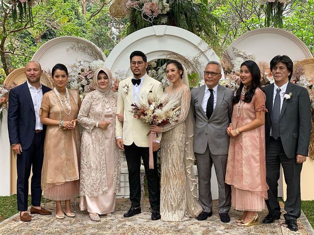 8 Momen pernikahan Sergio Berlino adik Marcella Zalianty, khidmat