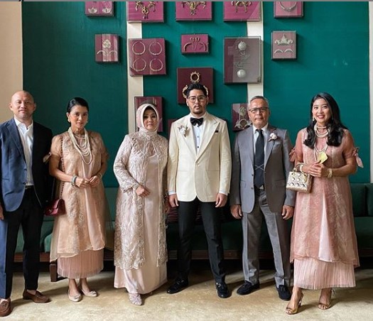 8 Momen pernikahan Sergio Berlino adik Marcella Zalianty, khidmat