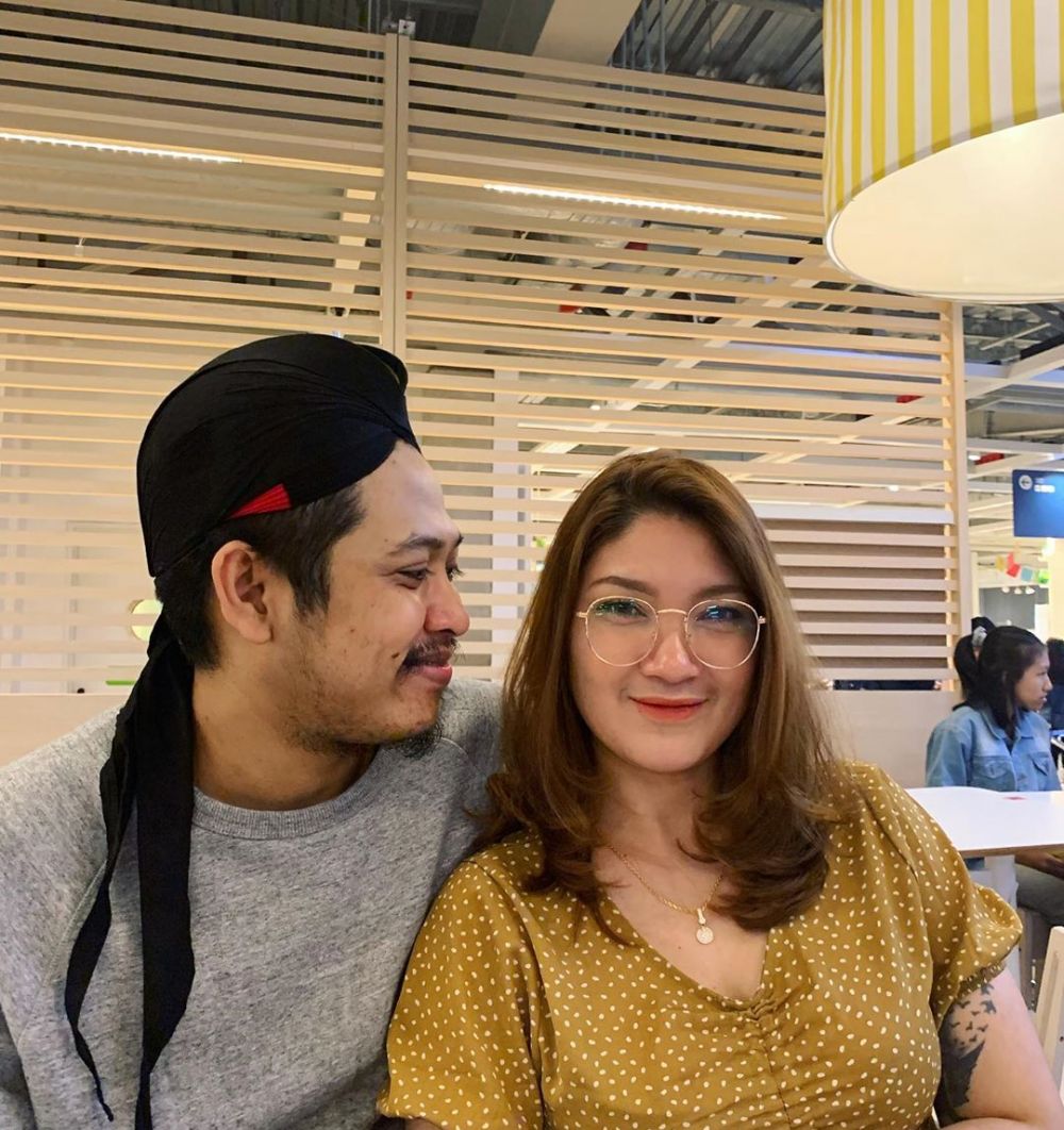 Potret romantis 10 komika dan istri, bikin baper