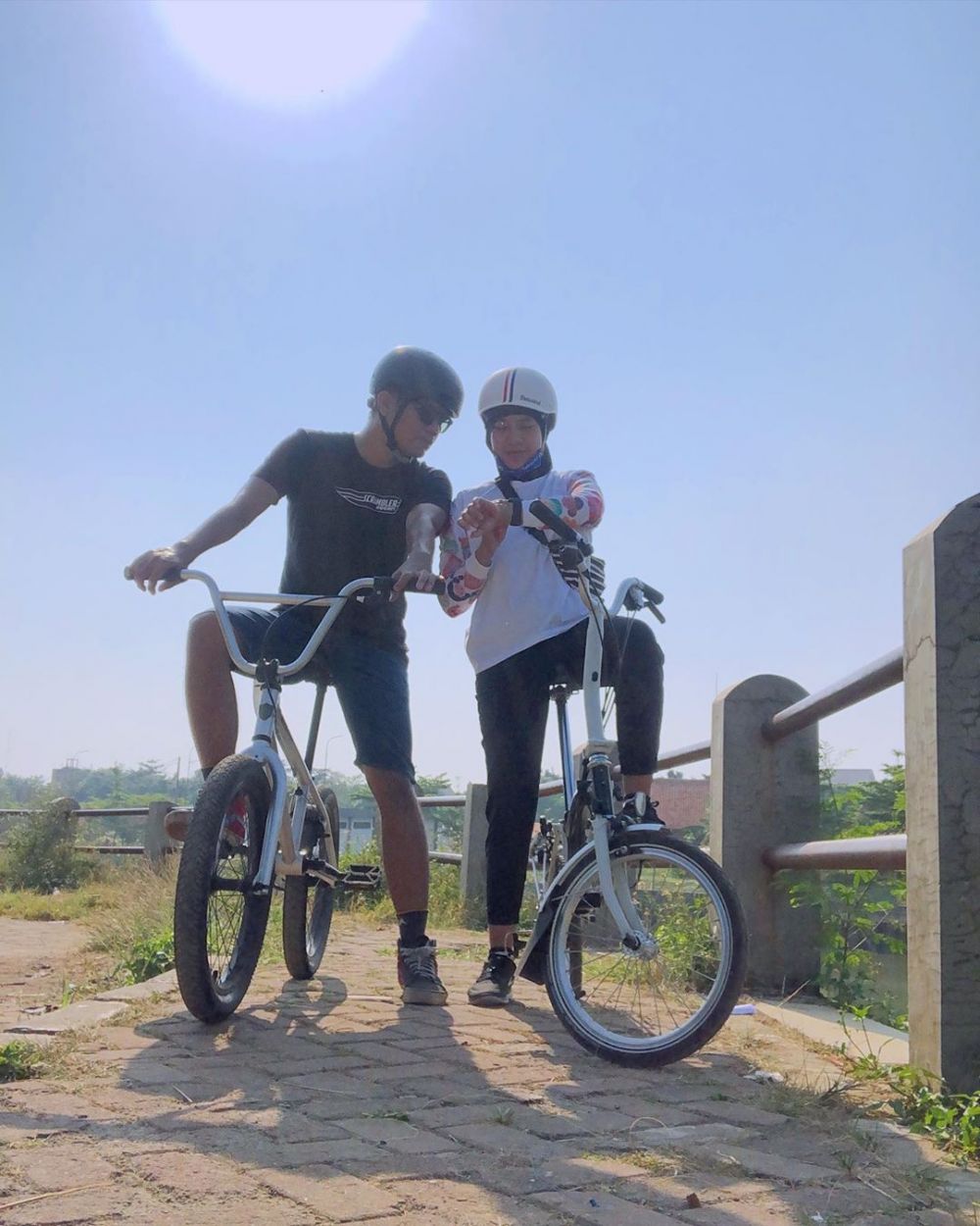 Potret romantis 10 komika dan istri, bikin baper