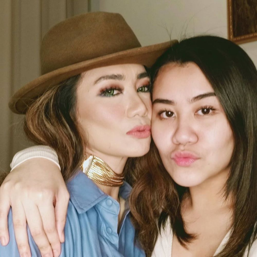 10 Momen hangat Reza Artamevia dan kedua anaknya, bak sahabat