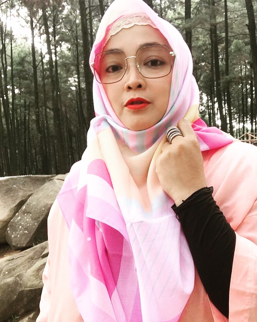 10 Potret terbaru Rina Gunawan, diet ketat sukses turun 17 Kg