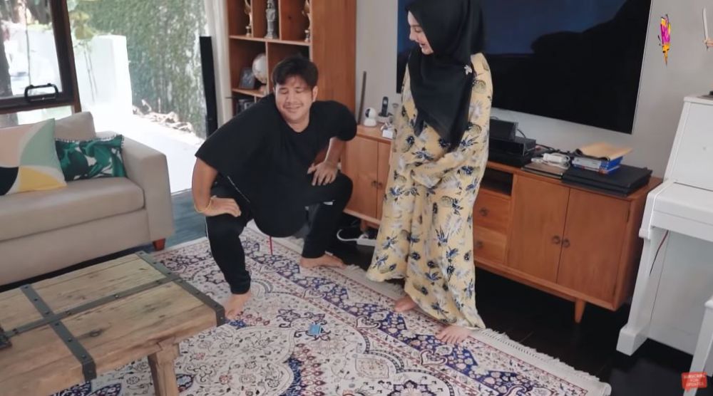 10 Momen lucu Ammar Zoni turuti tantangan istri jadi 'ibu hamil'