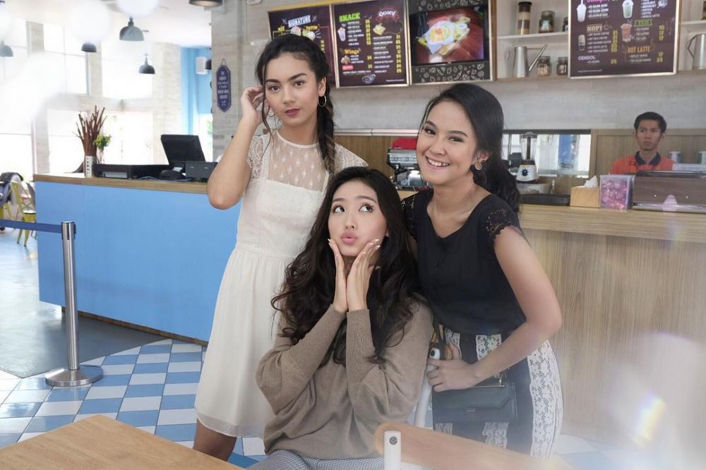 8 Potret kompak Natasha Wilona & Ersya Aurelia, akrab bak kakak adik