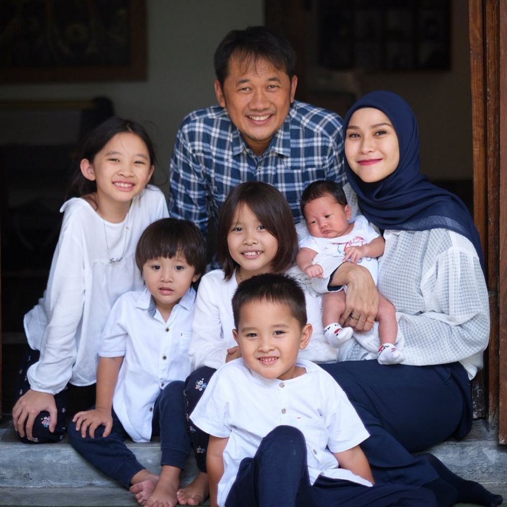 Genap 33 tahun, ini 10 transformasi Zaskia Adya Mecca dari kecil