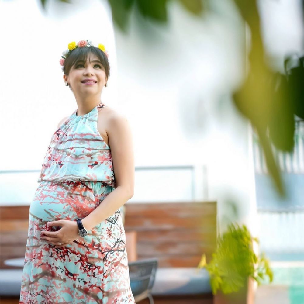 10 Pesona Chaca istri Choky Sitohang saat hamil anak ketiga, stylish
