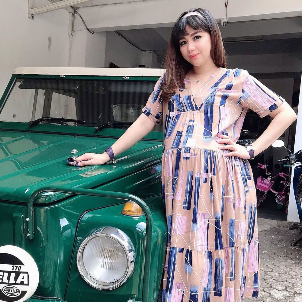 10 Pesona Chaca istri Choky Sitohang saat hamil anak ketiga, stylish