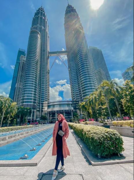 8 Pesona Devi Agustina, manajer Atta Halilintar yang stylish abis