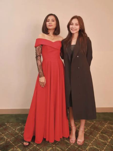  8 Potret kompak Indah Permatasari & adik perempuan, sibling goals