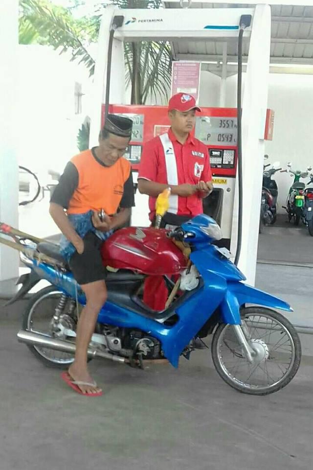 10 Modifikasi tangki motor ini absurd, nyelenehnya banget