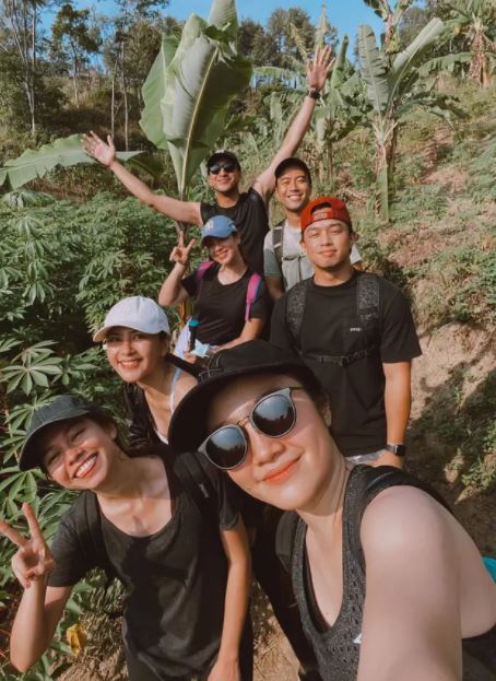 8 Potret seru Febby Rastanty, Jessica Mila & Yuki Kato trekking bareng