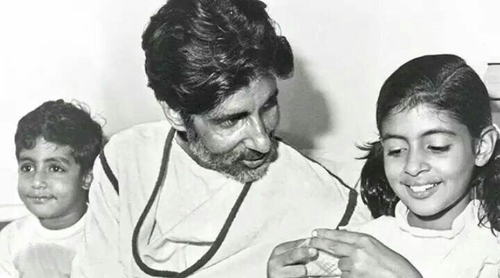 10 Potret kebersamaan Amitabh Bachchan & anak dari dulu hingga kini
