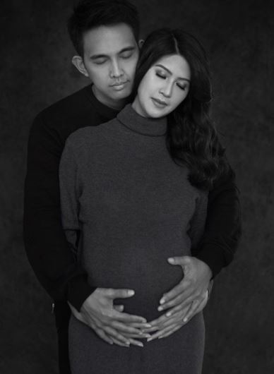 8 Tahun menanti, ini 9 momen Indra Sinaga & istri dikaruniai buah hati