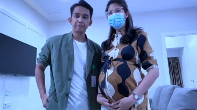 8 Tahun menanti, ini 9 momen Indra Sinaga & istri dikaruniai buah hati