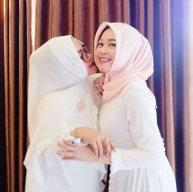 10 Potret terbaru Cecilia Gina anak Limbad yang kini berhijab