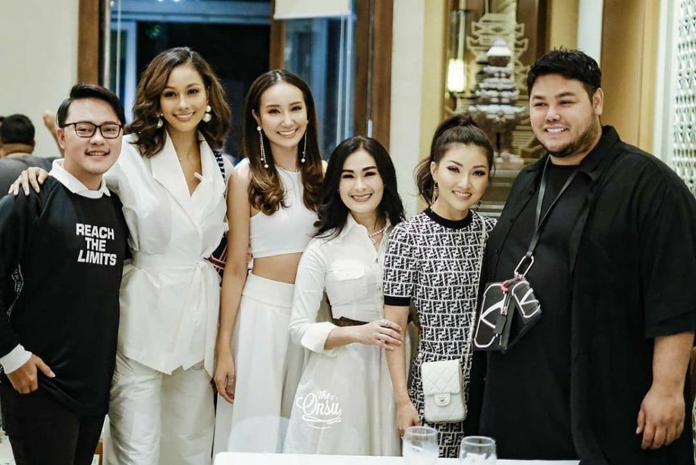 Jarang Diekspos Ini 6 Momen Ivan Gunawan Bareng Kekasih