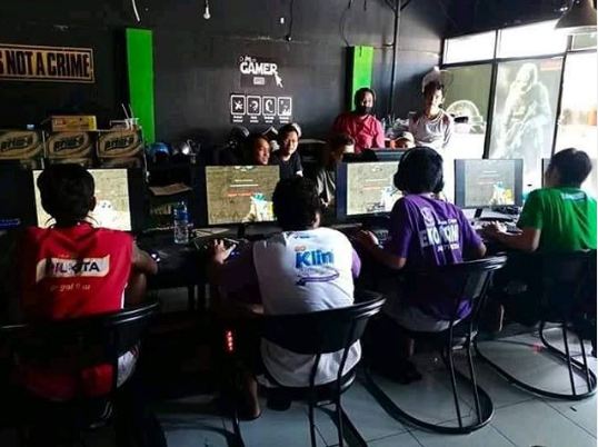 10 Momen lucu orang lagi main game ini bikin gagal paham