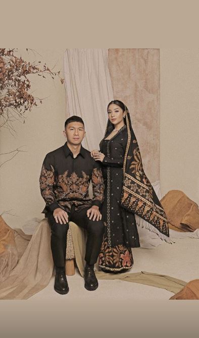 10 Gaya prewedding Nikita Willy & Indra Priawan berkonsep tradisional