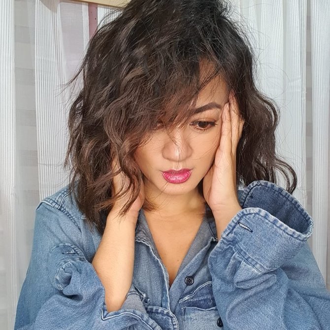 Lama tak ada kabar, ini 7 potret Yeyen Lidya dengan rambut sebahu
