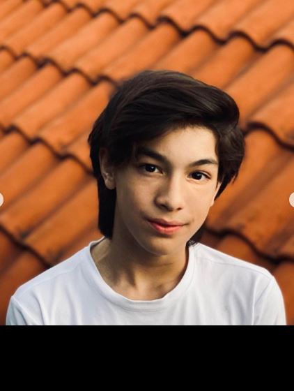 7 Potret terbaru Eddie Meijer anak Maudy Koesnaedi, tampil gondrong