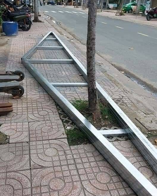 10 Momen lucu tukang bangunan salah pasang ini bikin nyengir