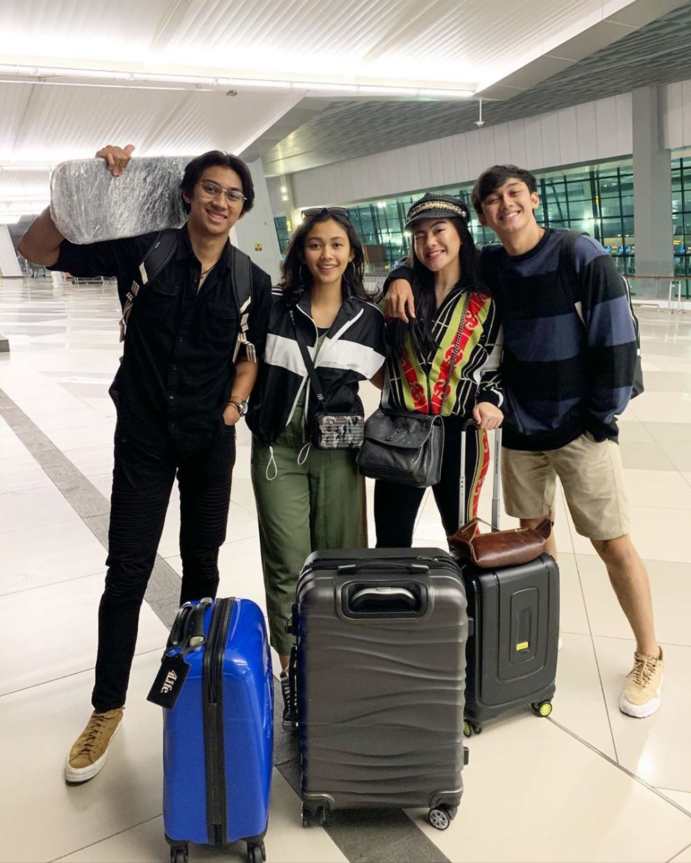 Potret kedekatan 9 seleb bareng calon ipar, Ayu Ting Ting disorot