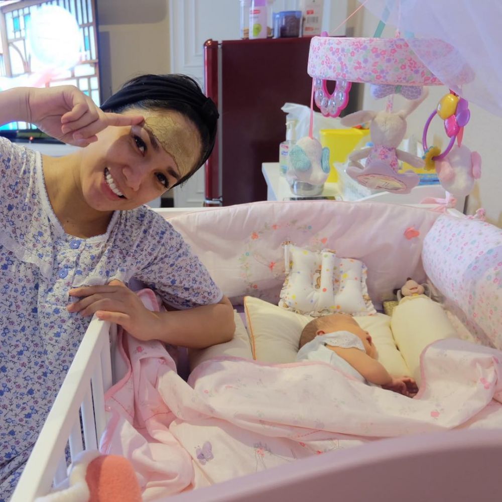 Potret Ussy Sulistiawaty pakai pilis usai melahirkan, jadi sorotan