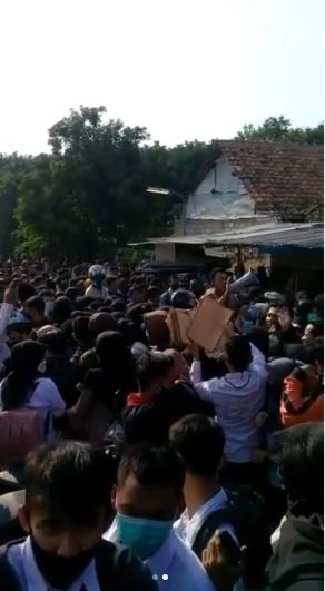 Viral video ribuan pelamar kerja berdesakan di tengah pandemi
