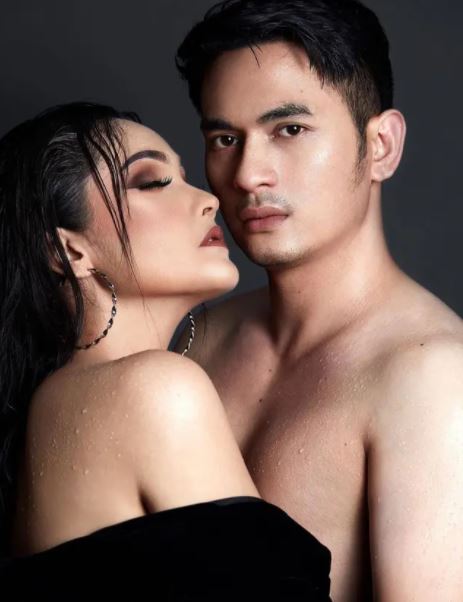 7 Momen mesra Ichal Muhammad dan istri usai menikah