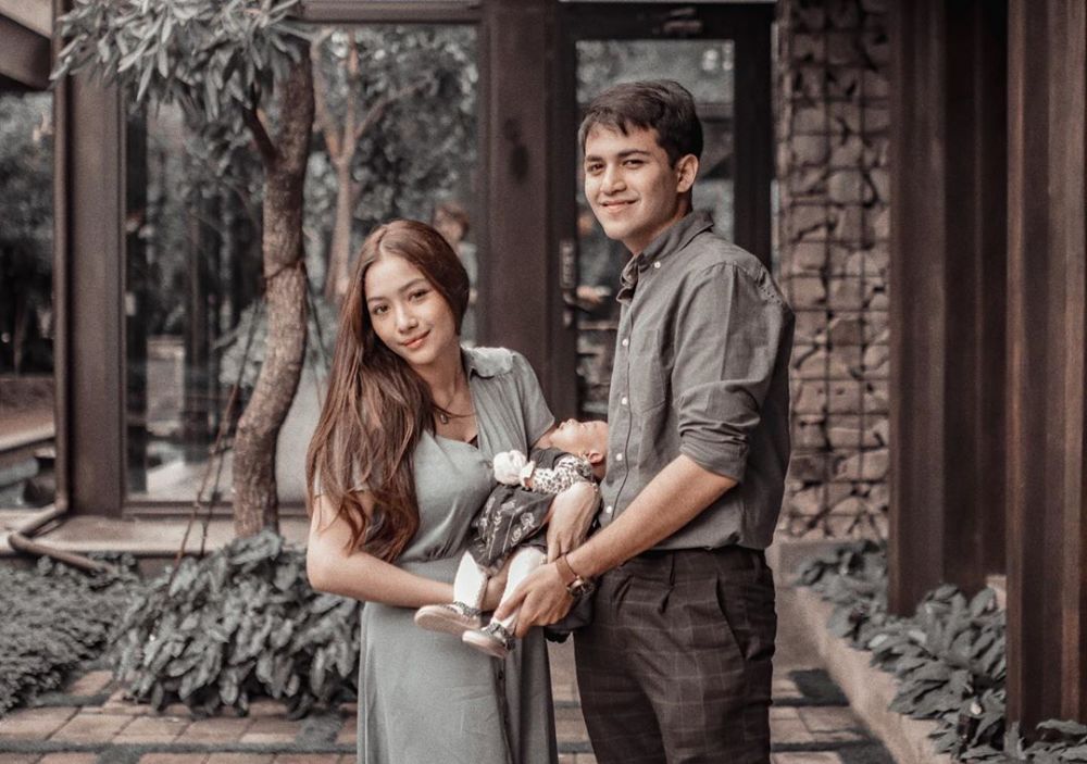 Hamil anak kedua, ini 10 momen romantis Adzana Bing Slamet dan suami