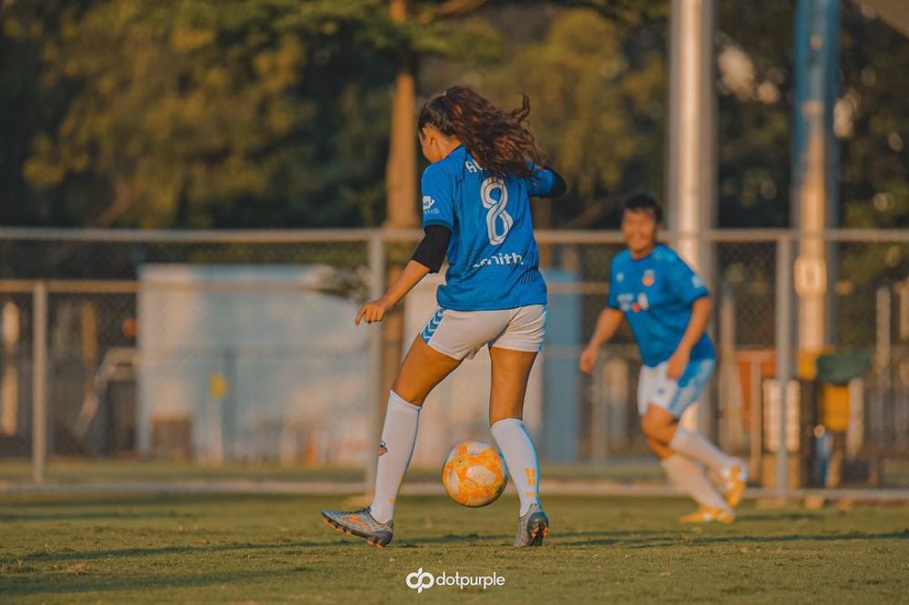Gabung di Selebriti FC, ini 11 aksi Novia Idol main bola