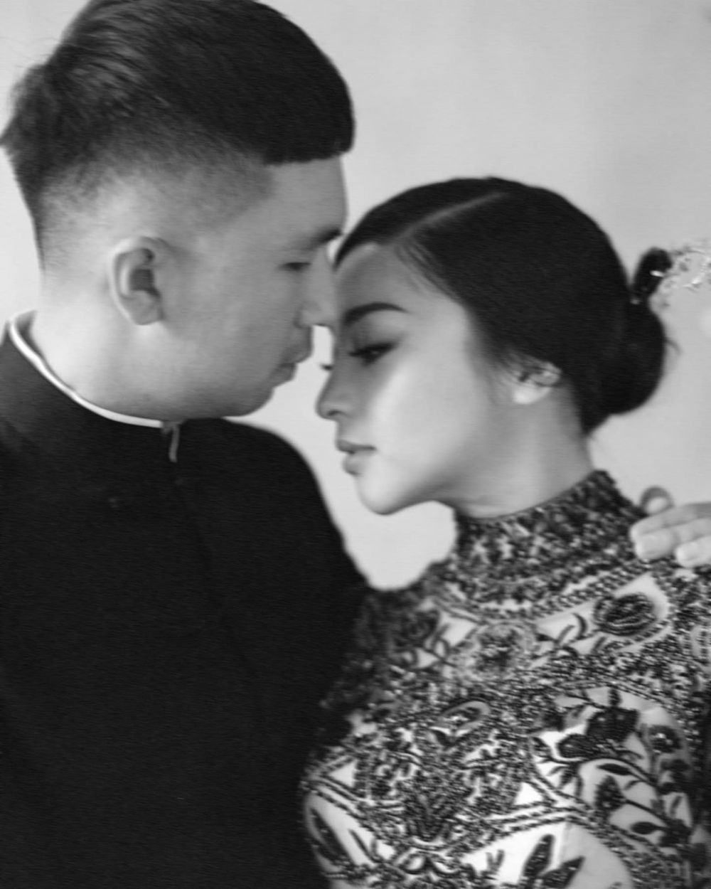 6 Gaya prewedding Nikita Willy & Indra Priawan terbaru, tampil elegan