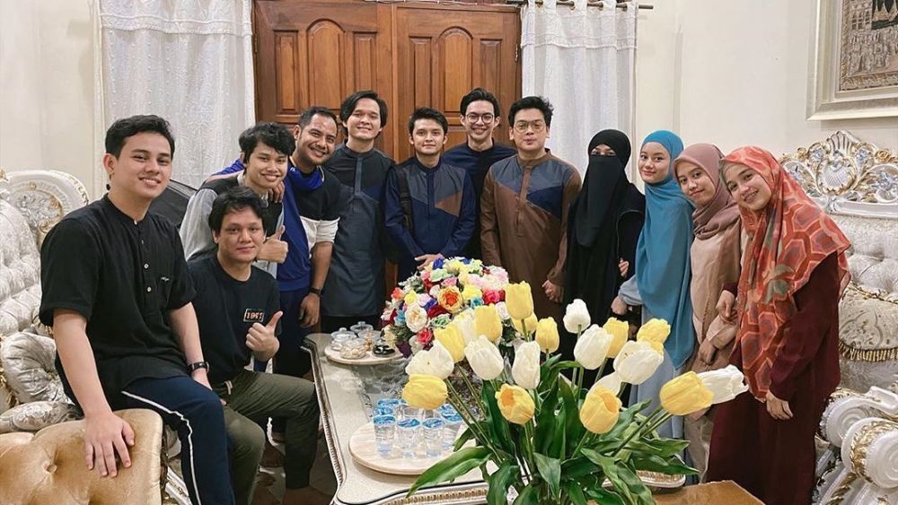 10 Potret kompak Team Adam Hawa dalam berbagai momen, bikin baper