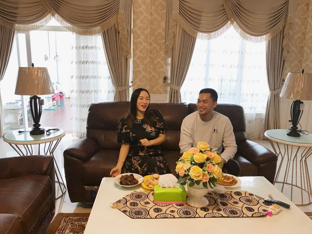 Jarang diekspos, ini 9 potret Zaskia Gotik pamer baby bump