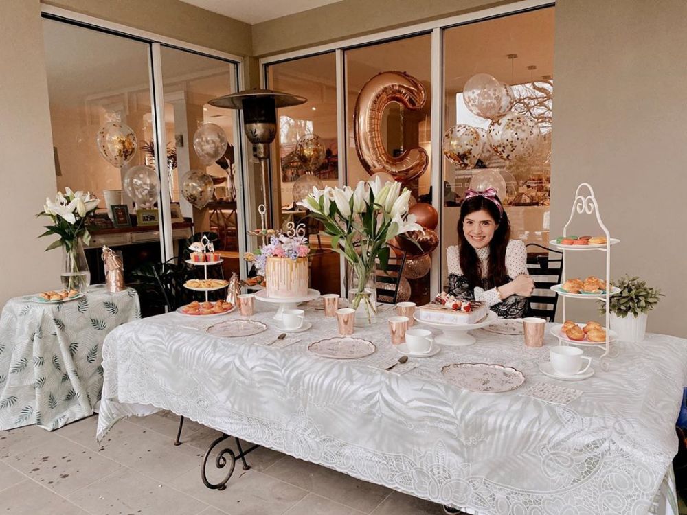 10 Potret ulang tahun Carissa Putri di Australia, dekor rumah sendiri