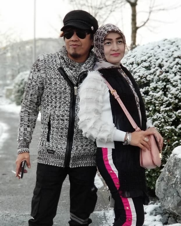 Potret romantis 10 vokalis band era 2000-an dan istri, bikin baper