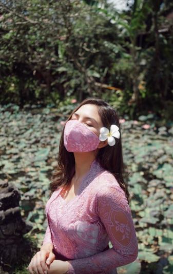 8 Potret Jessica Mila pakai kebaya Bali, makin memesona