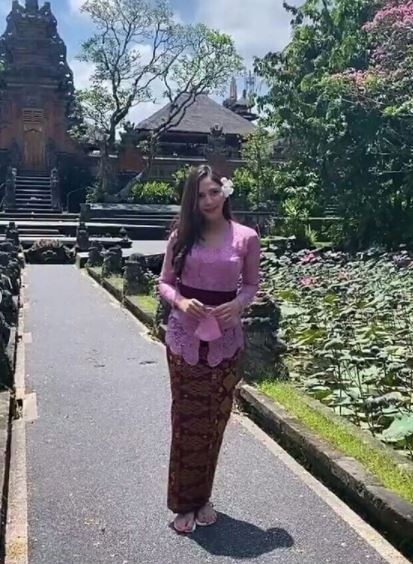 8 Potret Jessica Mila pakai kebaya Bali, makin memesona
