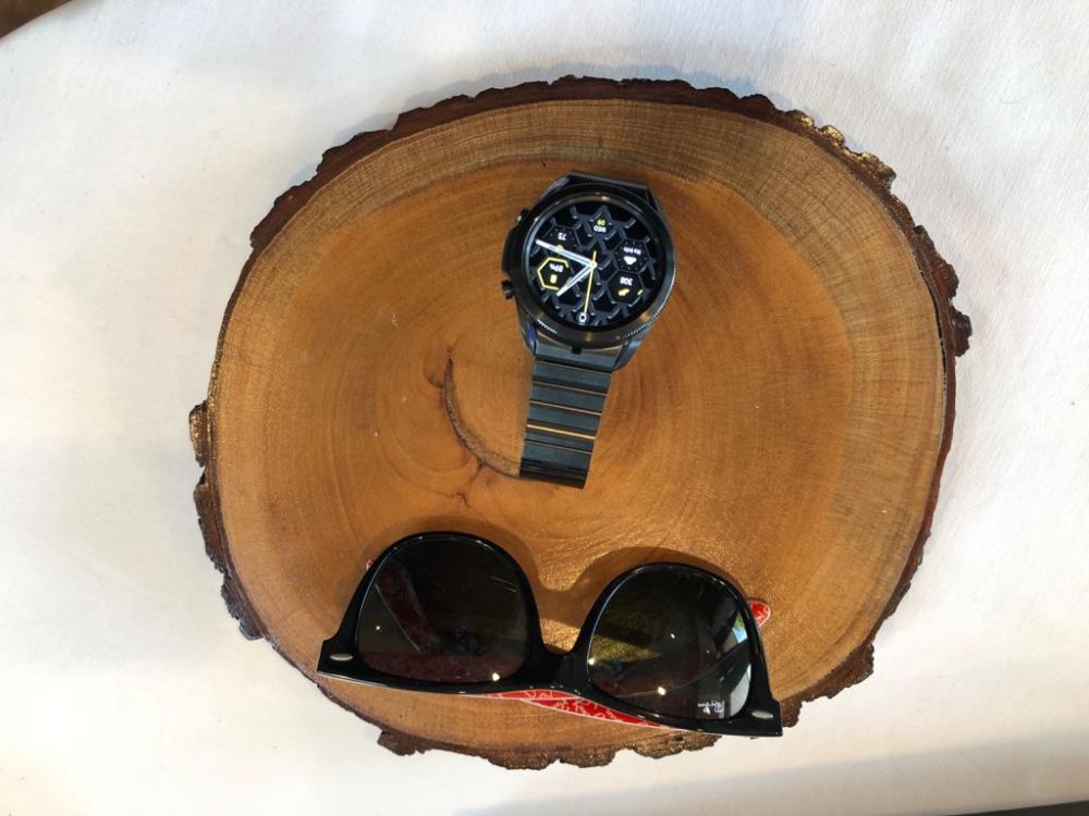 Jam pintar ini punya full fitur kebugaran, pantau kesehatan tiap saat