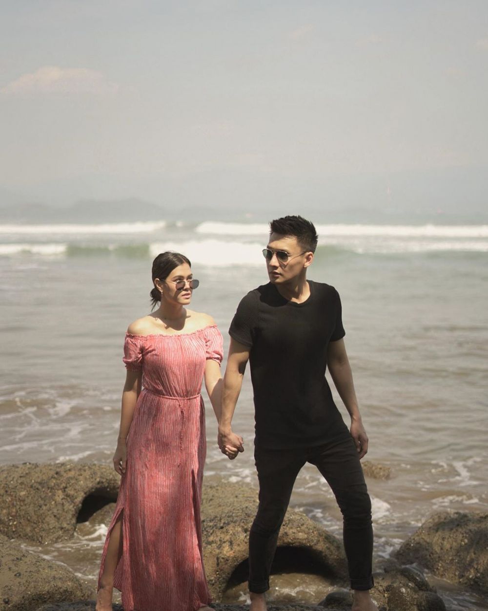 10 Momen kedekatan Fendy Chow dan Rebecca Tamara di luar syuting