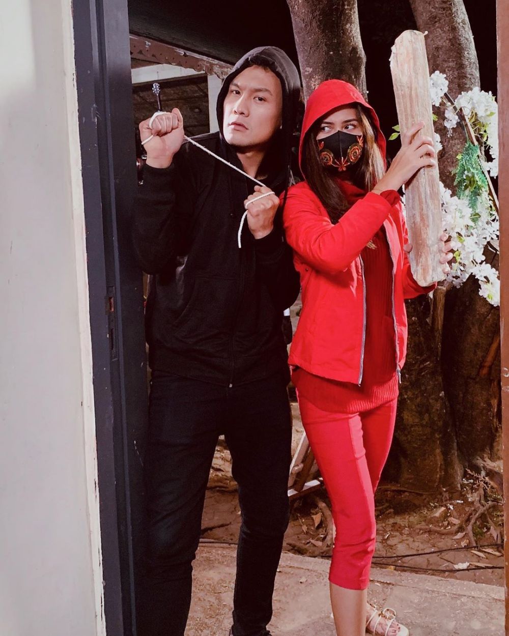 10 Momen kedekatan Fendy Chow dan Rebecca Tamara di luar syuting