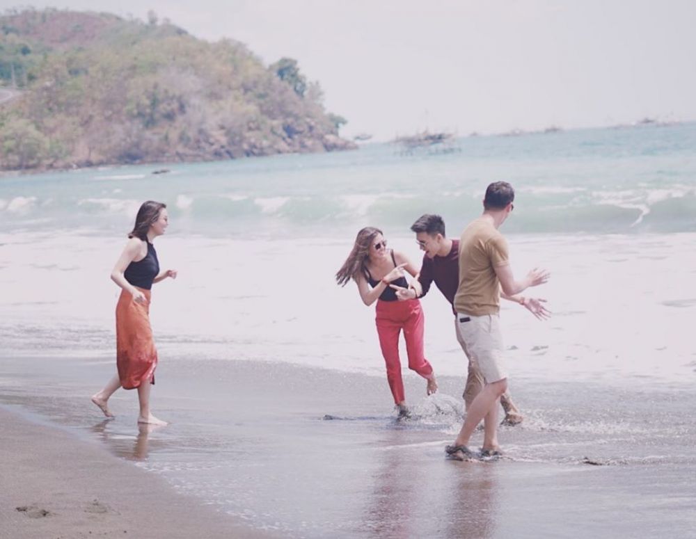 10 Momen kedekatan Fendy Chow dan Rebecca Tamara di luar syuting