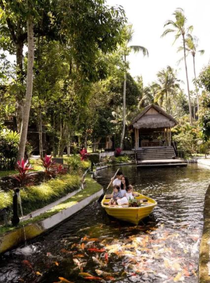  Jelang melahirkan, ini 7 potret liburan Dahlia Poland dan keluarga