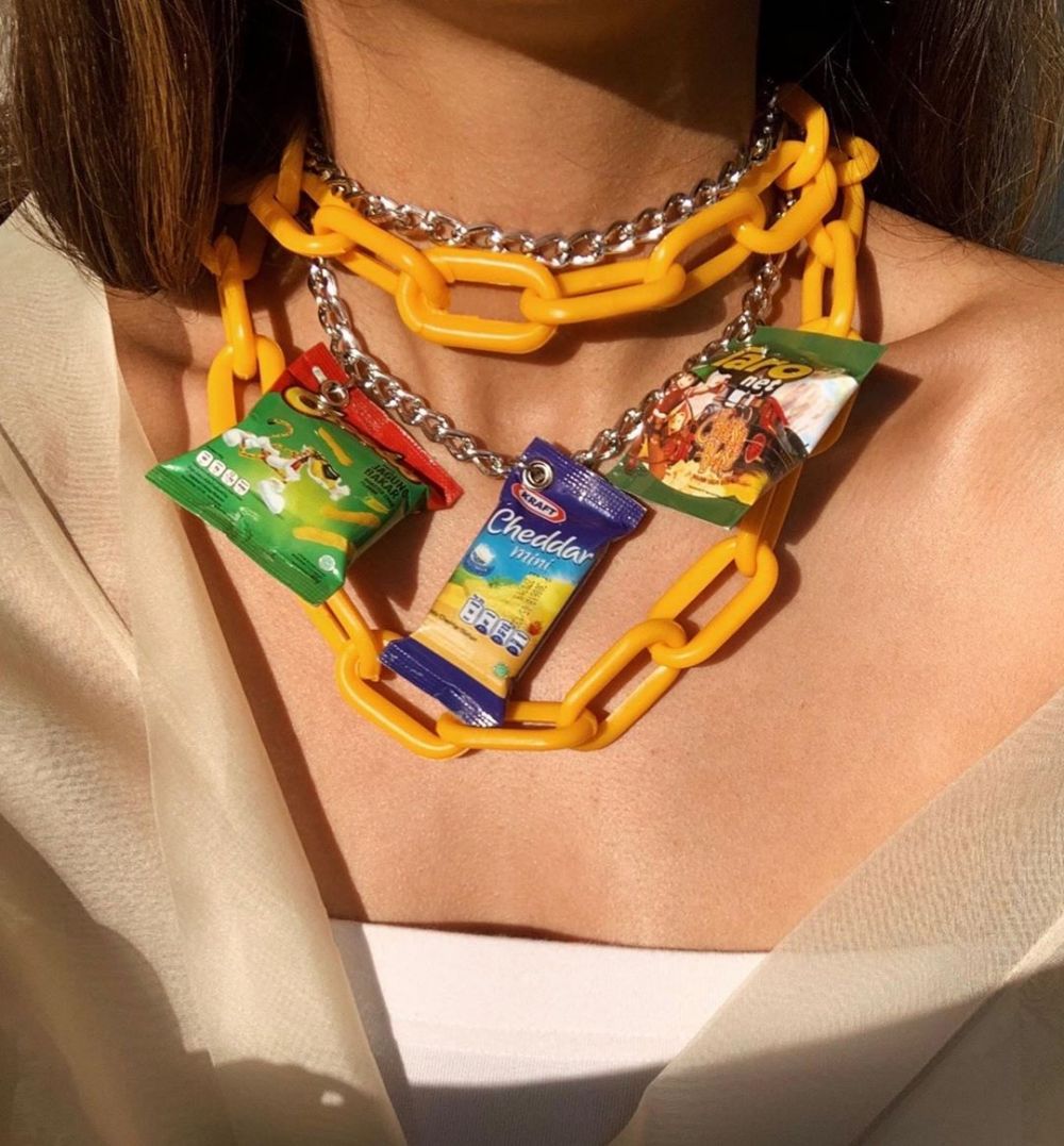 10 Fashion item terbuat dari bungkus makanan, kreatif dan keren